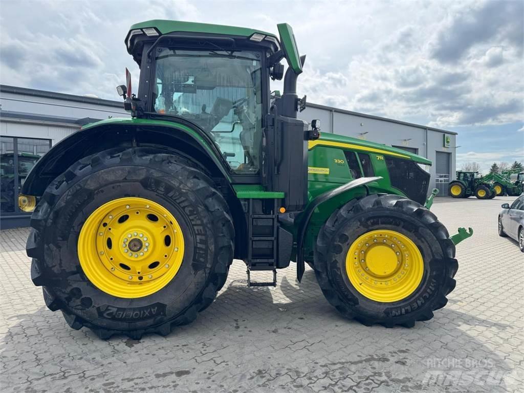John Deere 7R 330 Трактори