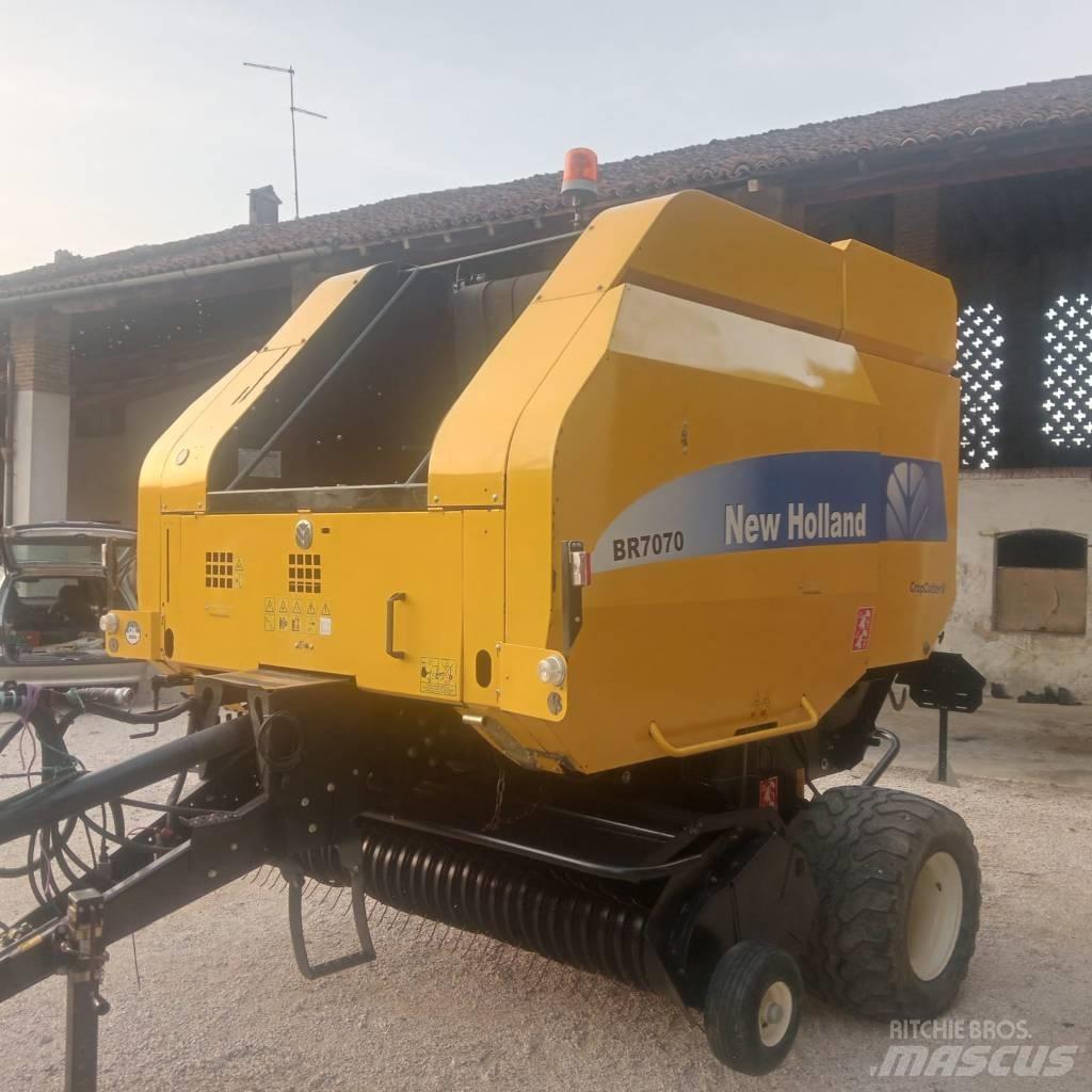New Holland BR 7070 Сламопреси за кръгли бали

