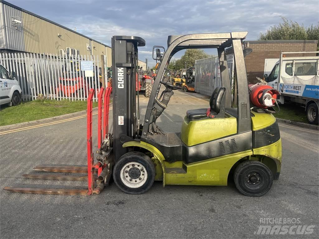 Clark C25G Камиони с АГУ