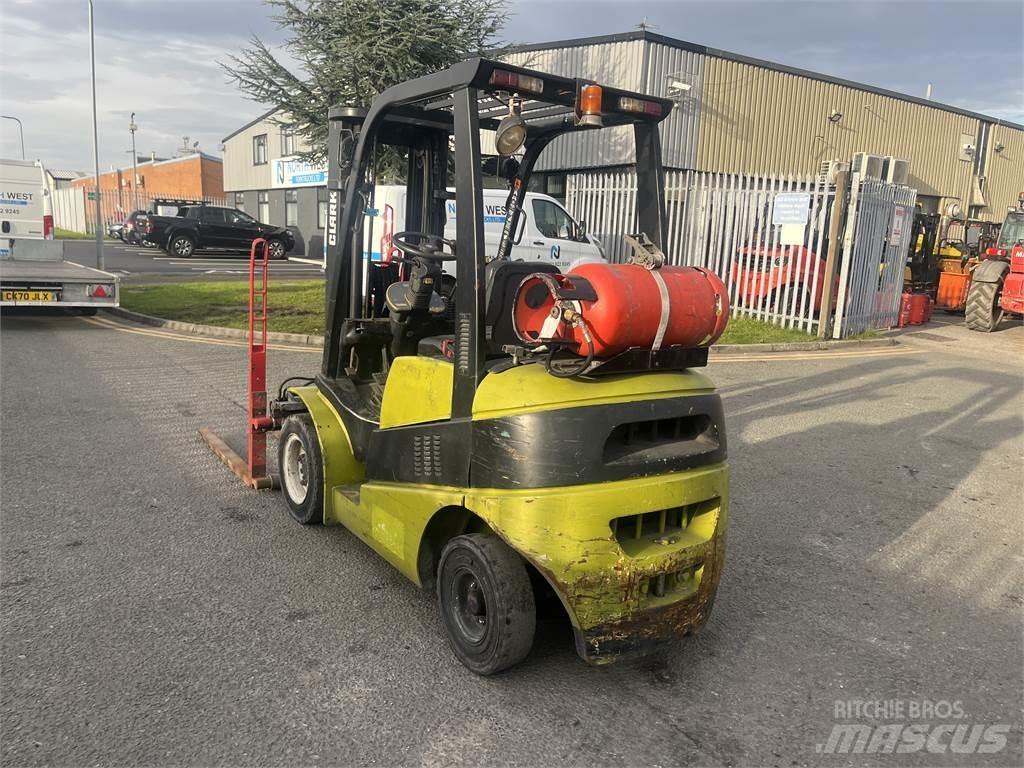 Clark C25G Камиони с АГУ