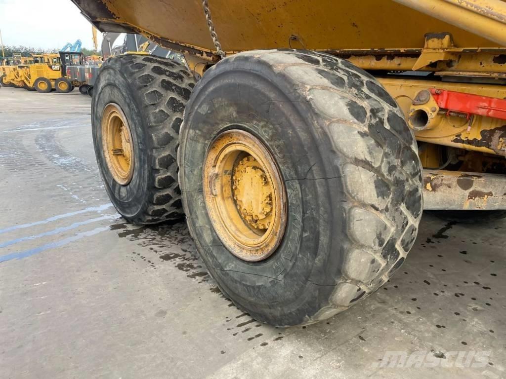 CAT 735 Дъмпери/моторни превозни средства