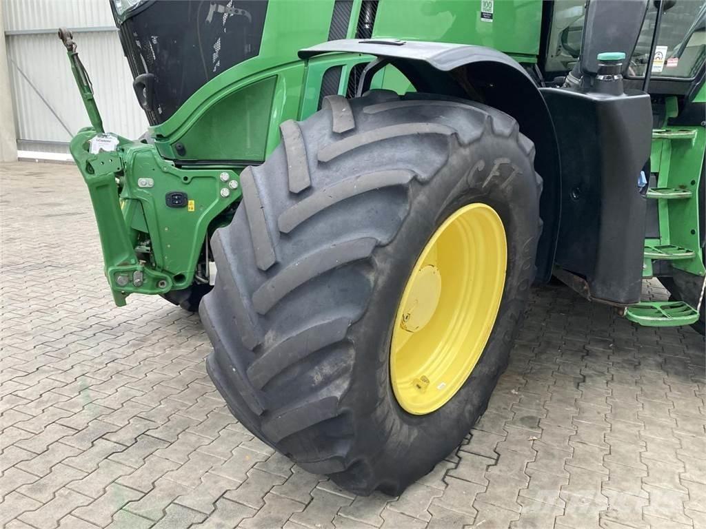 John Deere 6230R Трактори