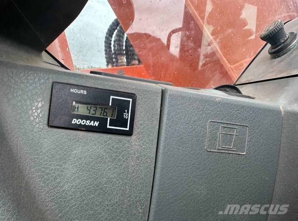Doosan DX 140 LCR-3 Верижен екскаватор