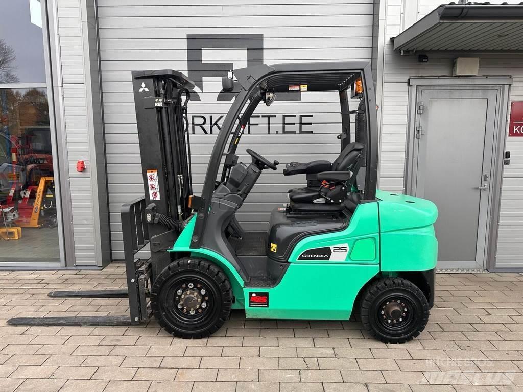 Mitsubishi FD25N3 Дизелови камиони