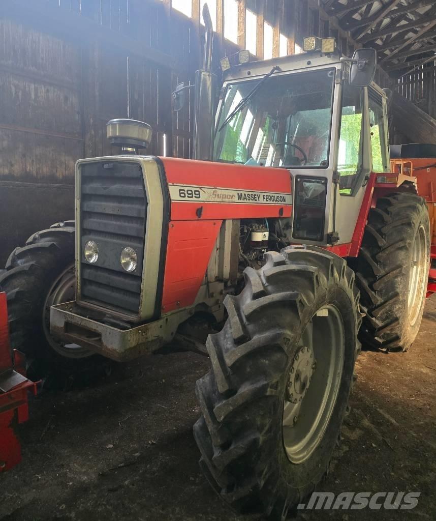 Massey Ferguson 699 Трактори