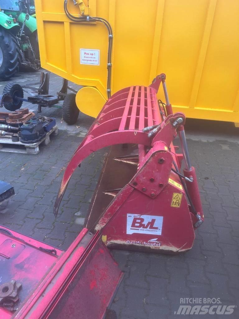 CLAAS Arion 520 CIS Трактори