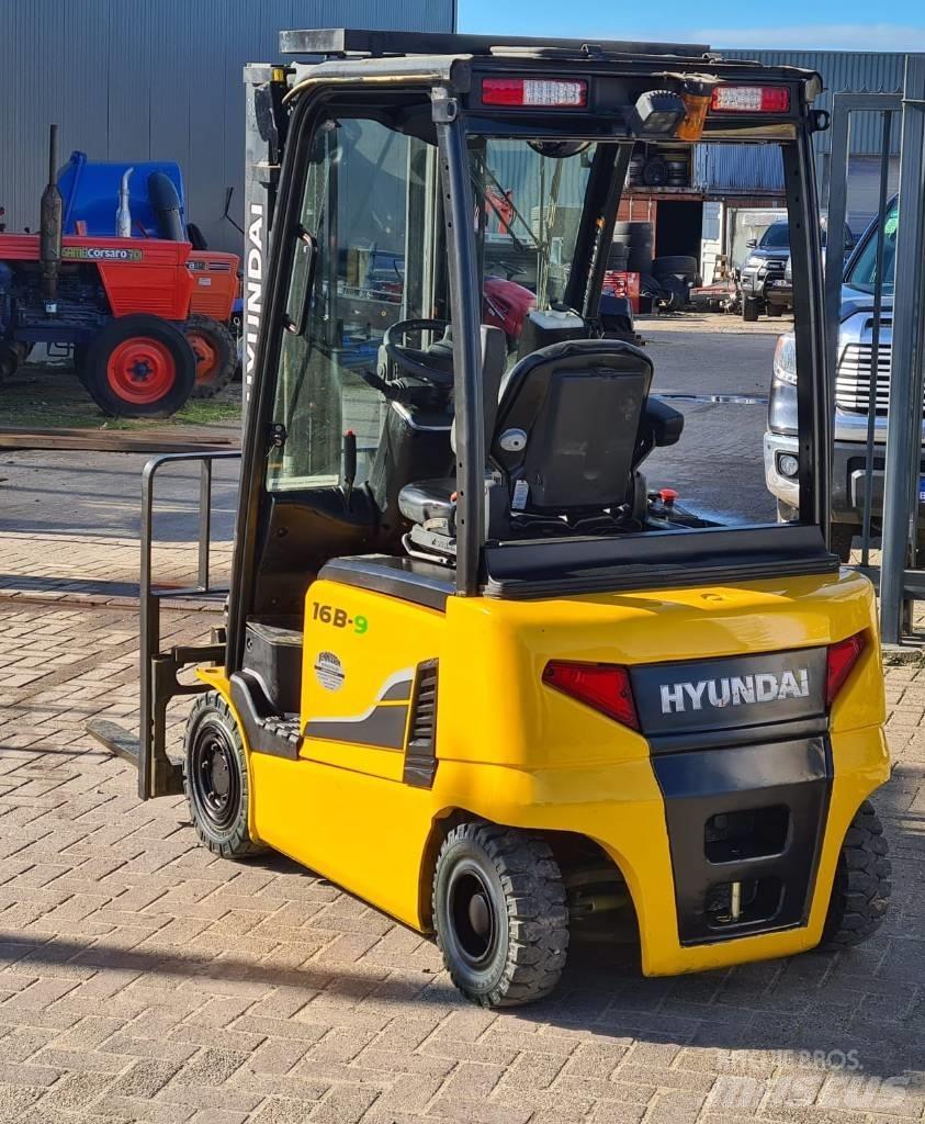 Hyundai 16 B-9 Електрически вилични кари-повдигачи