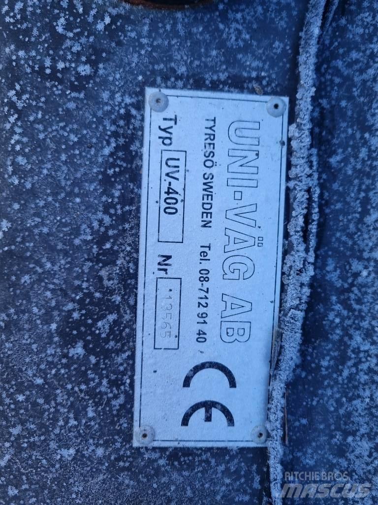 Uni-väg UV-400 Снегоутъпкващи машини