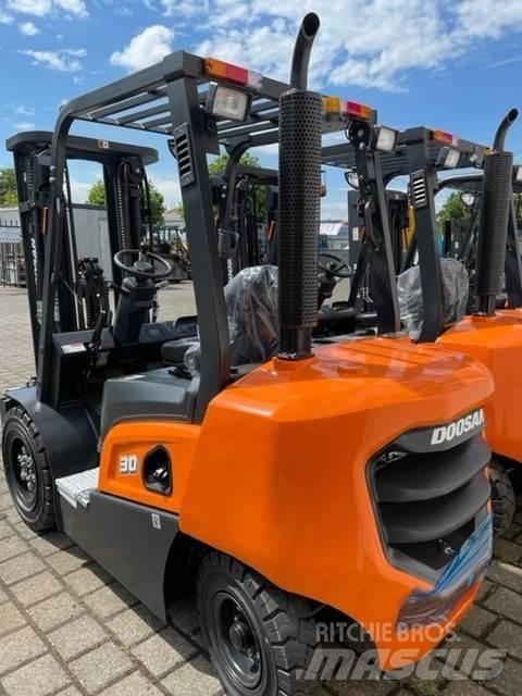 Doosan D30NXP Дизелови камиони
