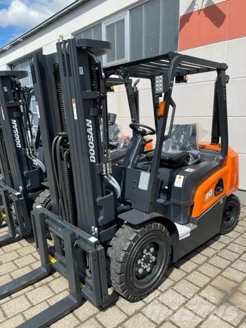 Doosan D30NXP Дизелови камиони