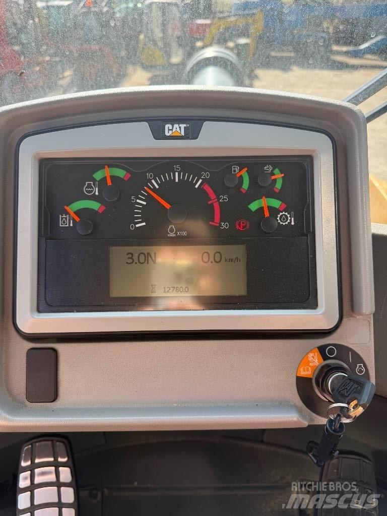 CAT 972 M Колесни товарачи