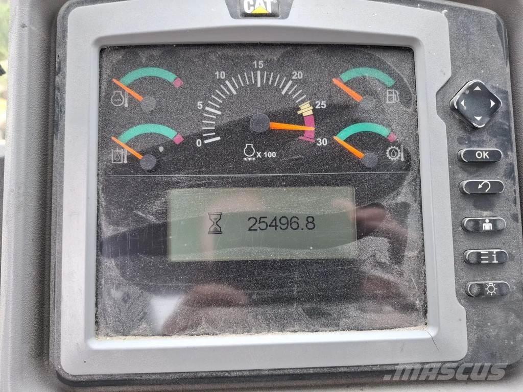 CAT 972k Колесни товарачи