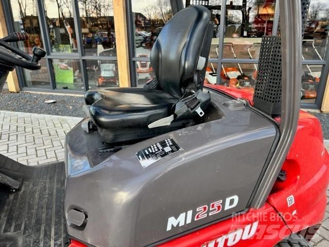 Manitou MI25D Дизелови камиони