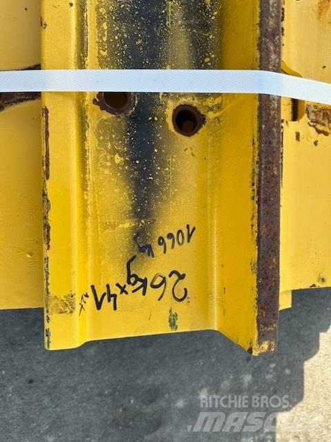Komatsu d 85 plate Релси, вериги и ходова част
