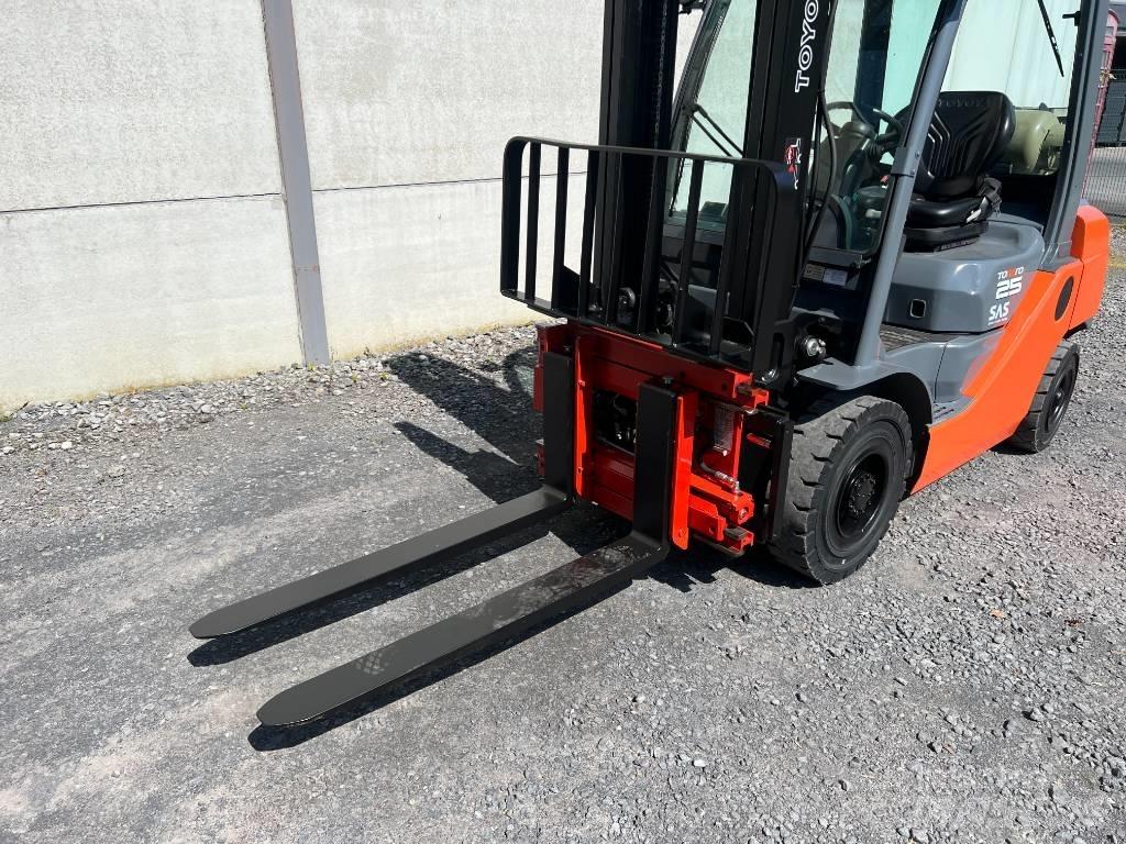 Toyota 02-8FGF25 Камиони с АГУ