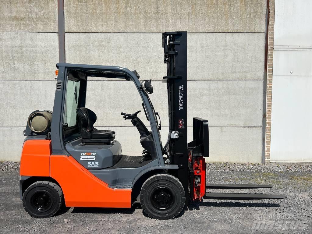 Toyota 02-8FGF25 Камиони с АГУ