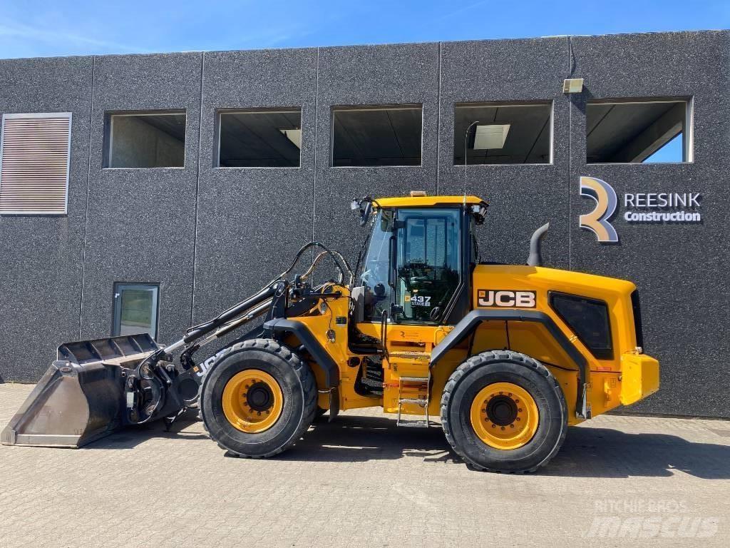 JCB 437 HT HL Колесни товарачи