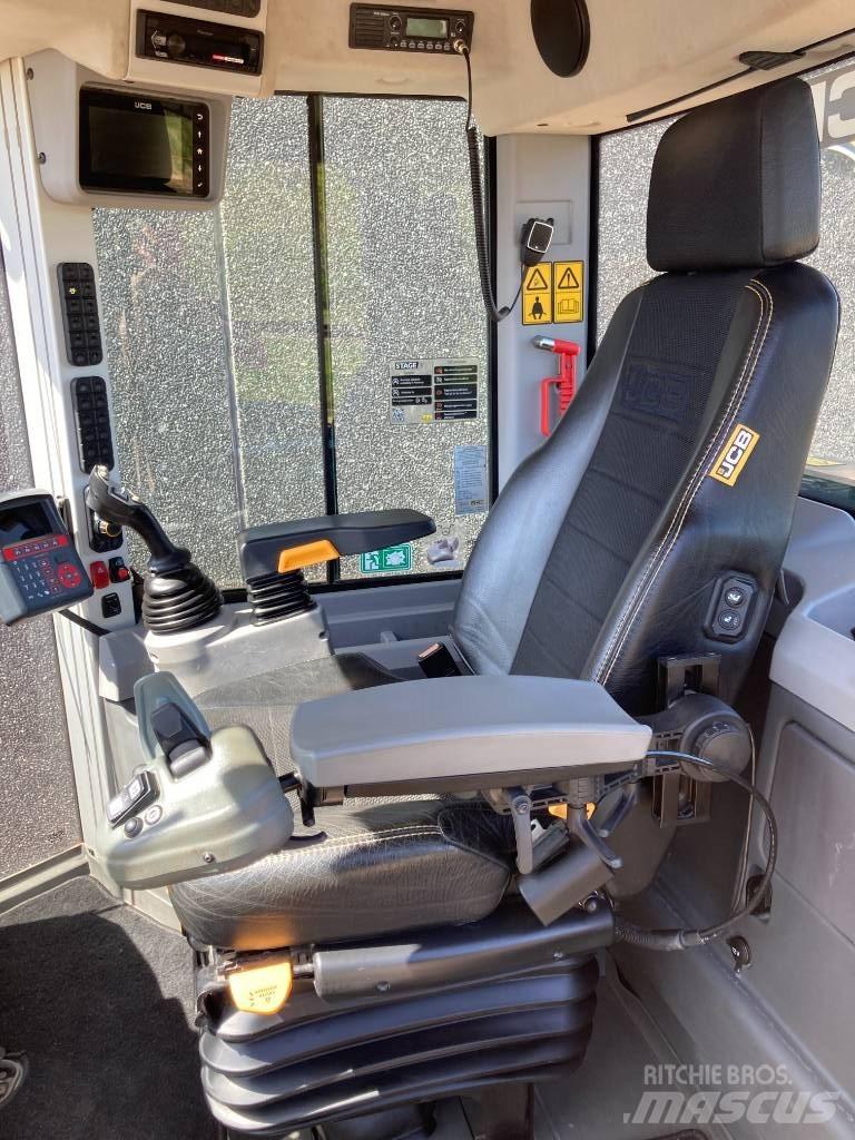 JCB 437 HT HL Колесни товарачи