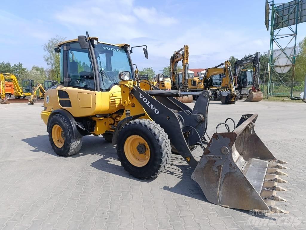 Volvo L 25 F Колесни товарачи