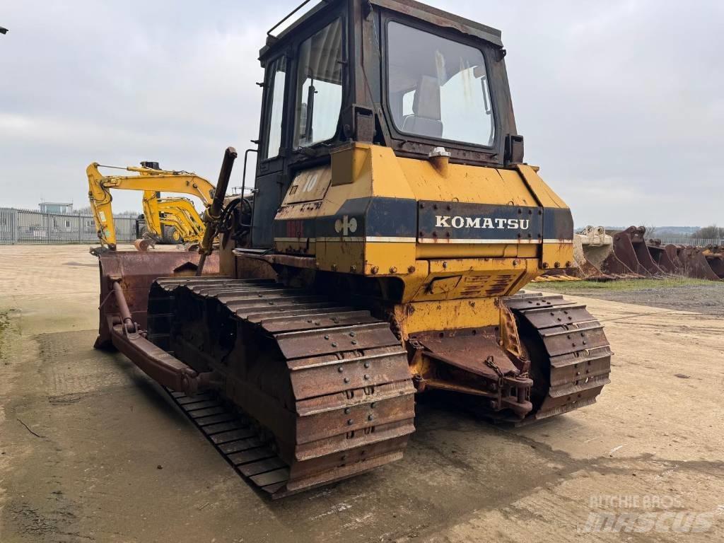 Komatsu D63E-1 Верижни булдозери
