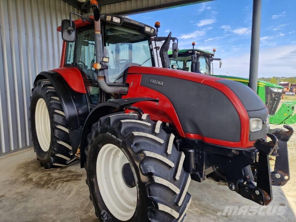 Valtra T 180 Трактори