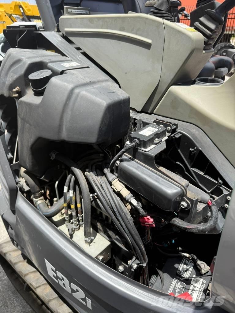 Bobcat E 32i Мини екскаватори < 7 т