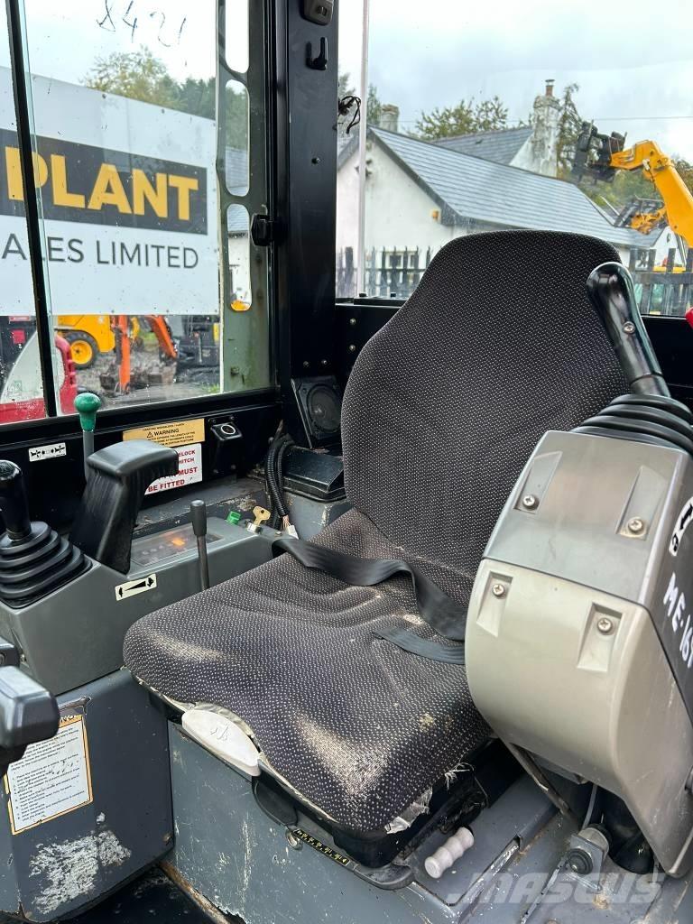 Takeuchi TB 23 R Мини екскаватори < 7 т