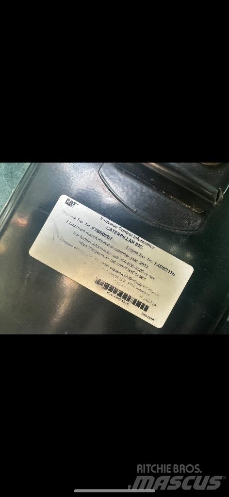 CAT 521 Секачи
