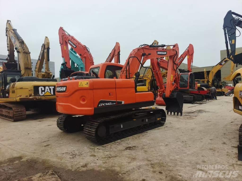Doosan DX 140 Верижен екскаватор