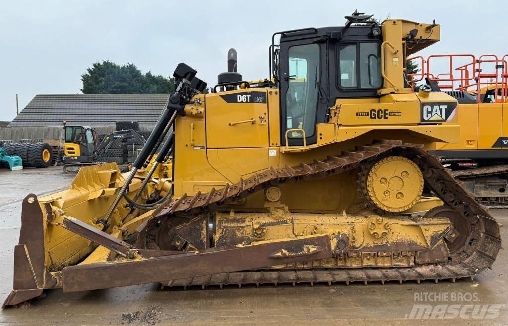CAT D6T Верижни булдозери
