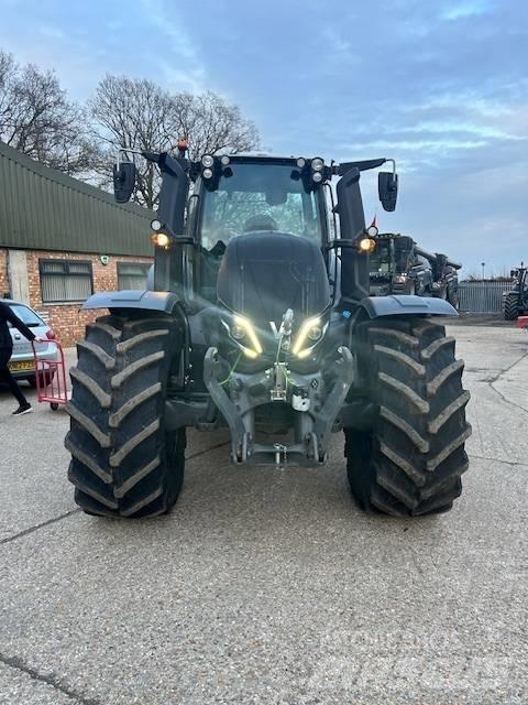 Valtra T 235 D Трактори