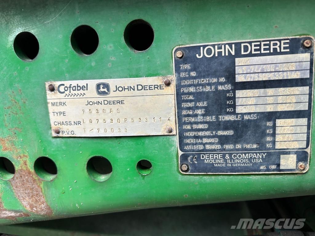John Deere 7530 Трактори