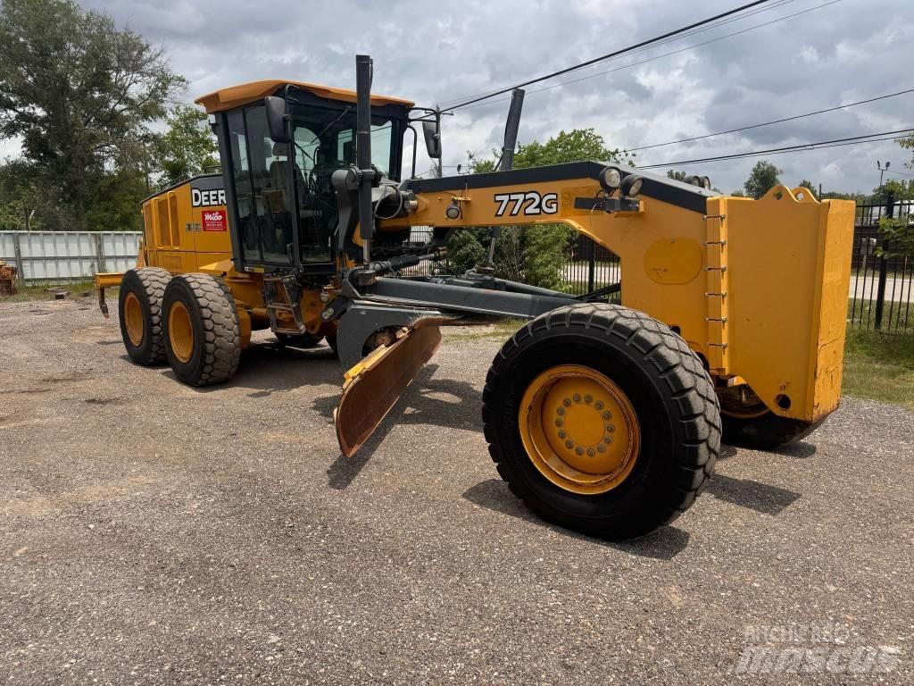 DEERE 772G Грейдери