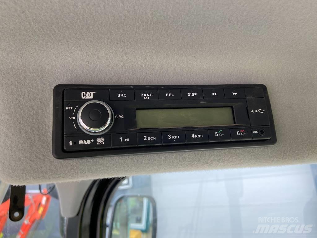 CAT 906 Колесни товарачи