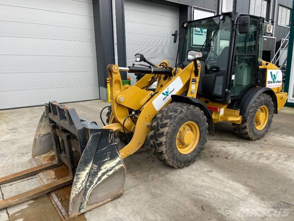 CAT 906 Колесни товарачи
