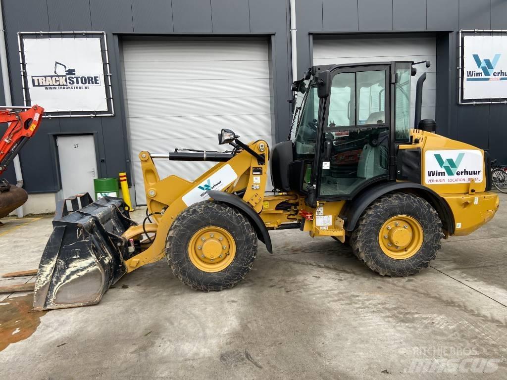 CAT 906 Колесни товарачи