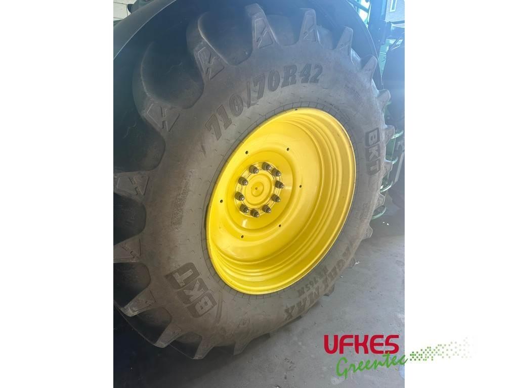 John Deere 6215 R Трактори