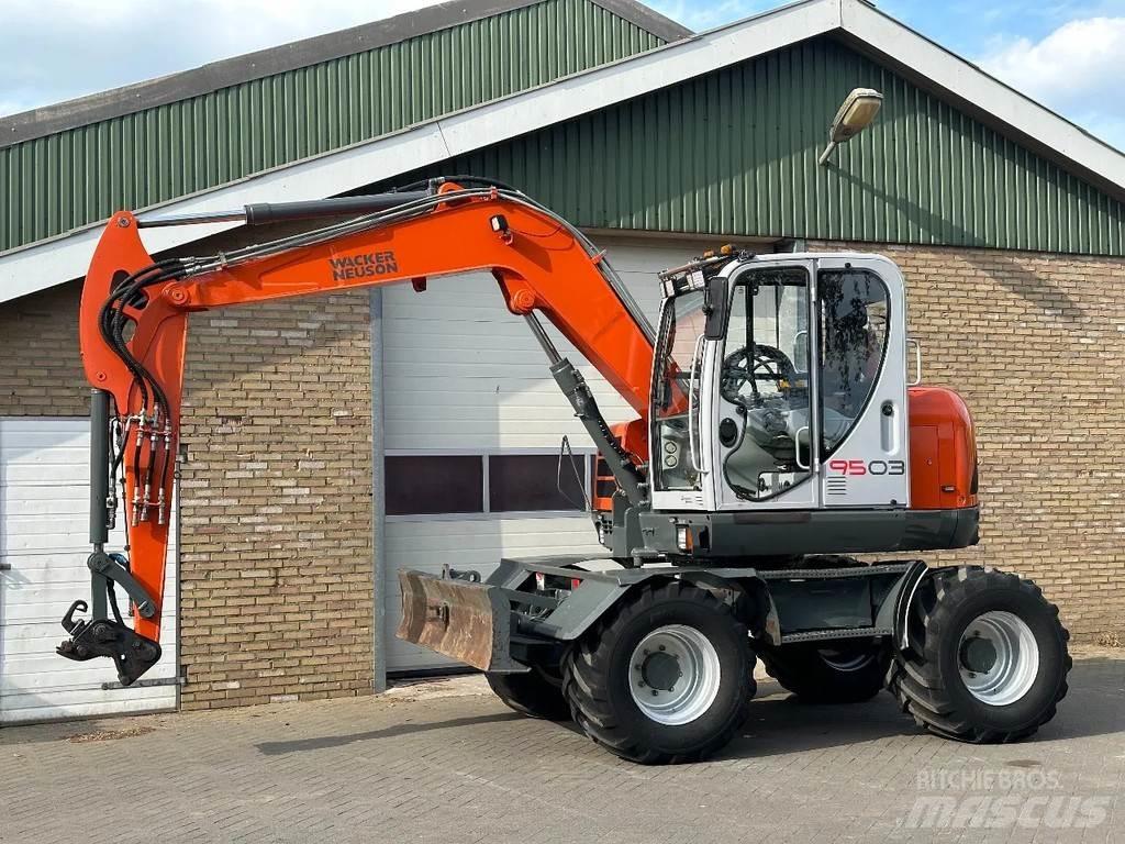 Neuson 9503 Средни екскаватори 7т - 12т