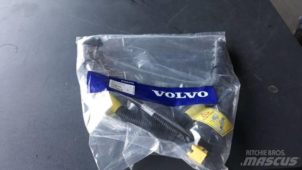Volvo HOSE 22330354 Транспорт - Други