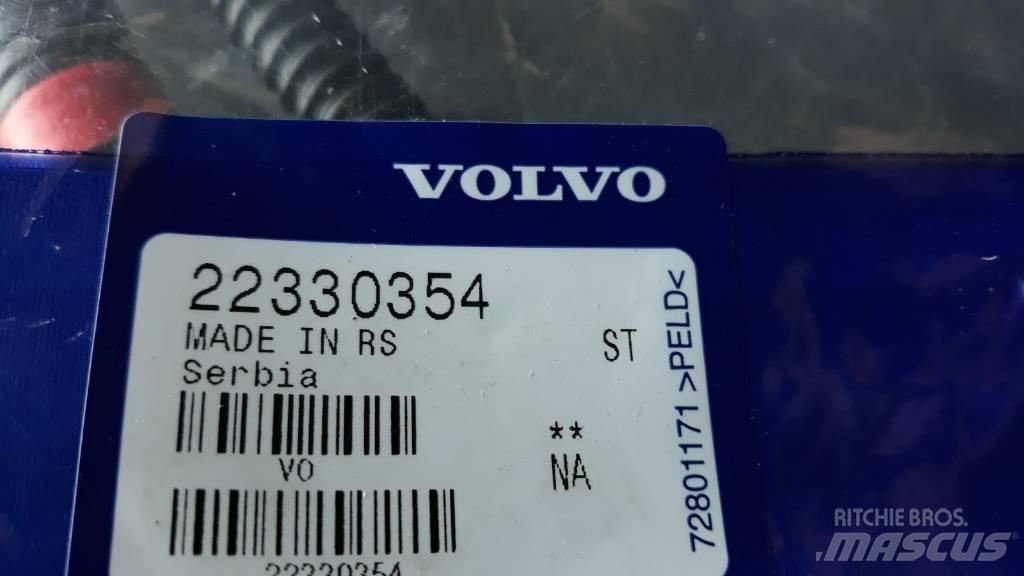 Volvo HOSE 22330354 Транспорт - Други