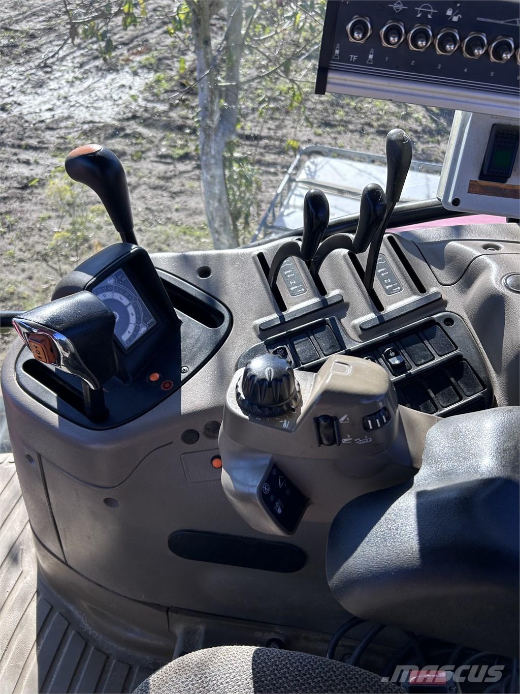 CASE Maxxum 125 Трактори