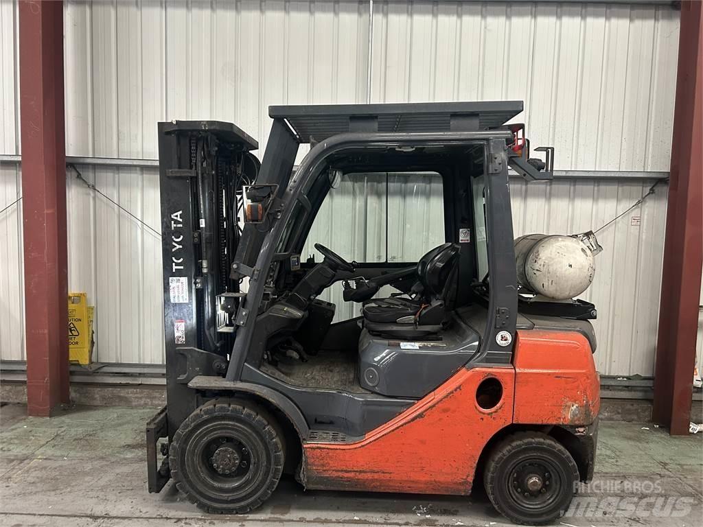 Toyota 02-8FGF25 Камиони с АГУ