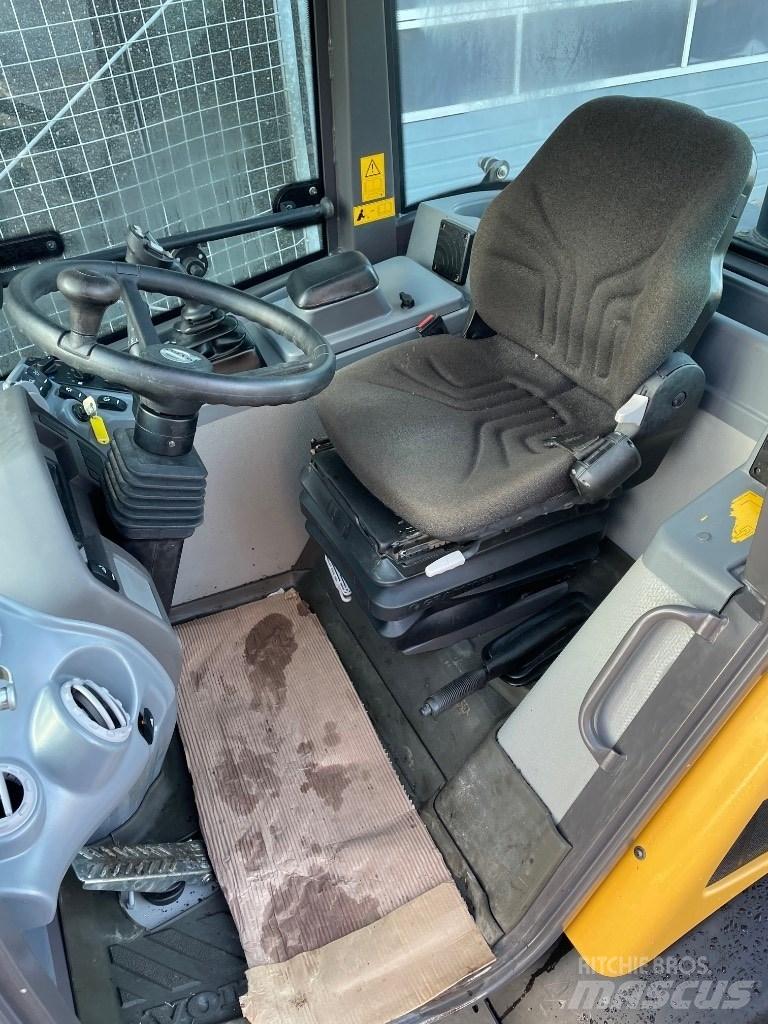 Volvo L28F Мини товарачи