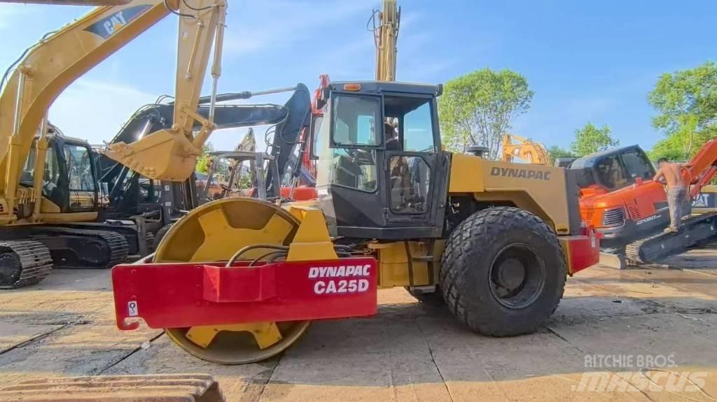 Dynapac CA 25 D Еднобарабанни ролки

