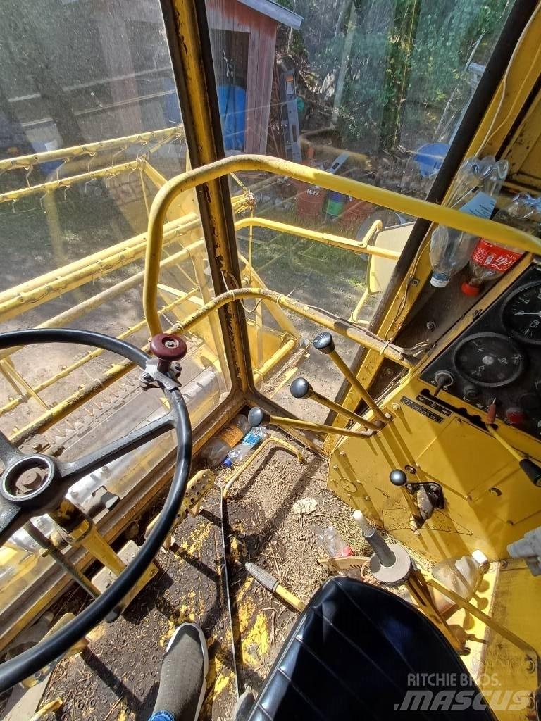 New Holland 8030 Комбайни