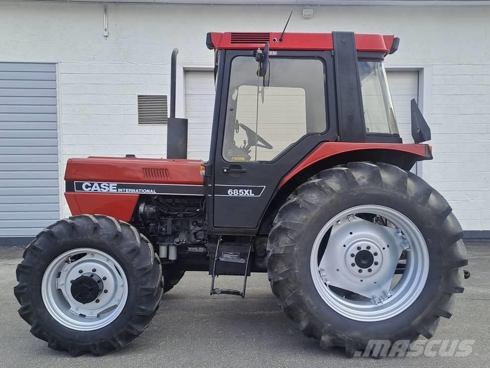 Case IH 685 XL Трактори
