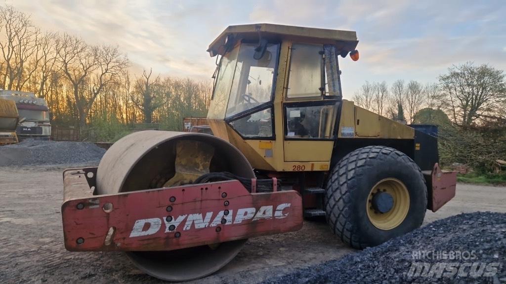 Dynapac Ca280d Двойни барабанни ролки
