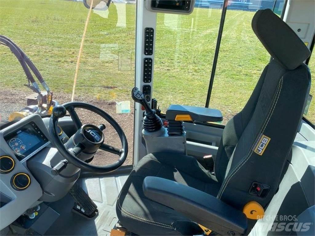 JCB 437 HT Колесни товарачи