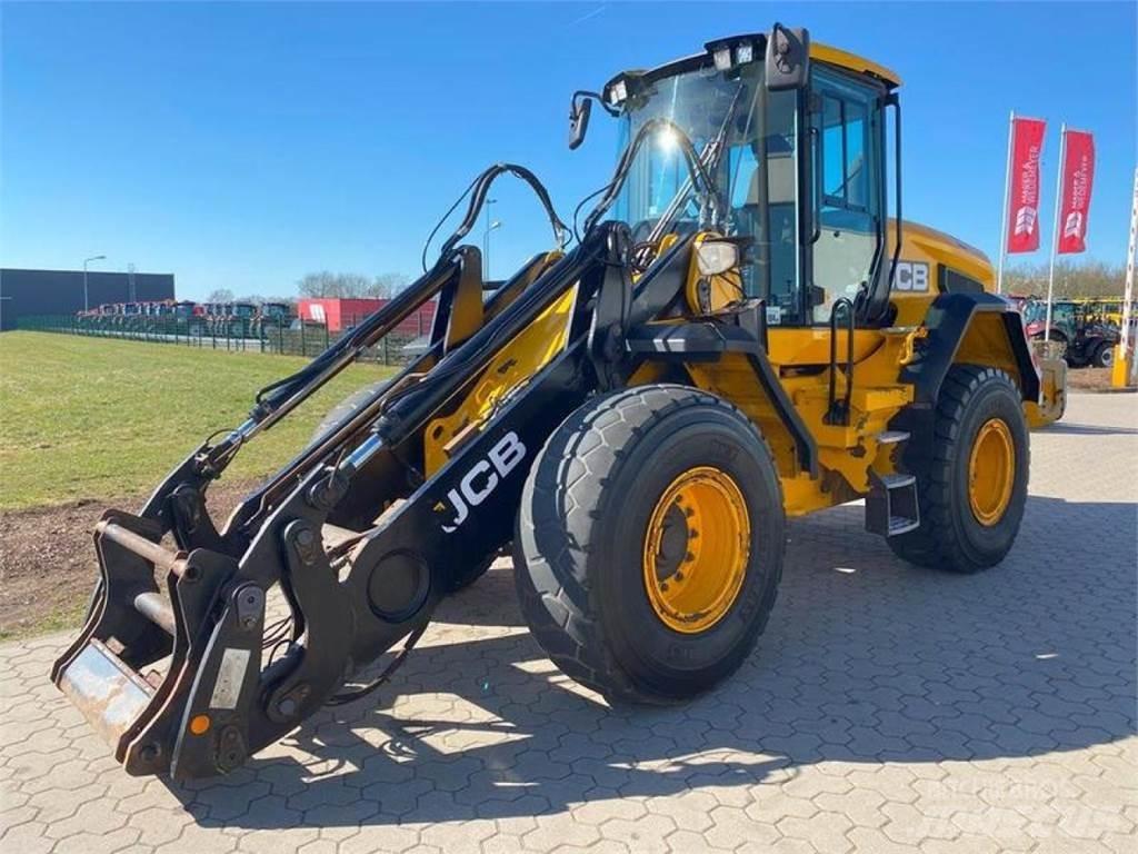 JCB 437 HT Колесни товарачи
