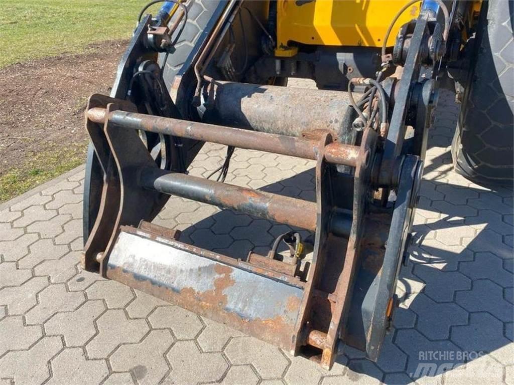 JCB 437 HT Колесни товарачи